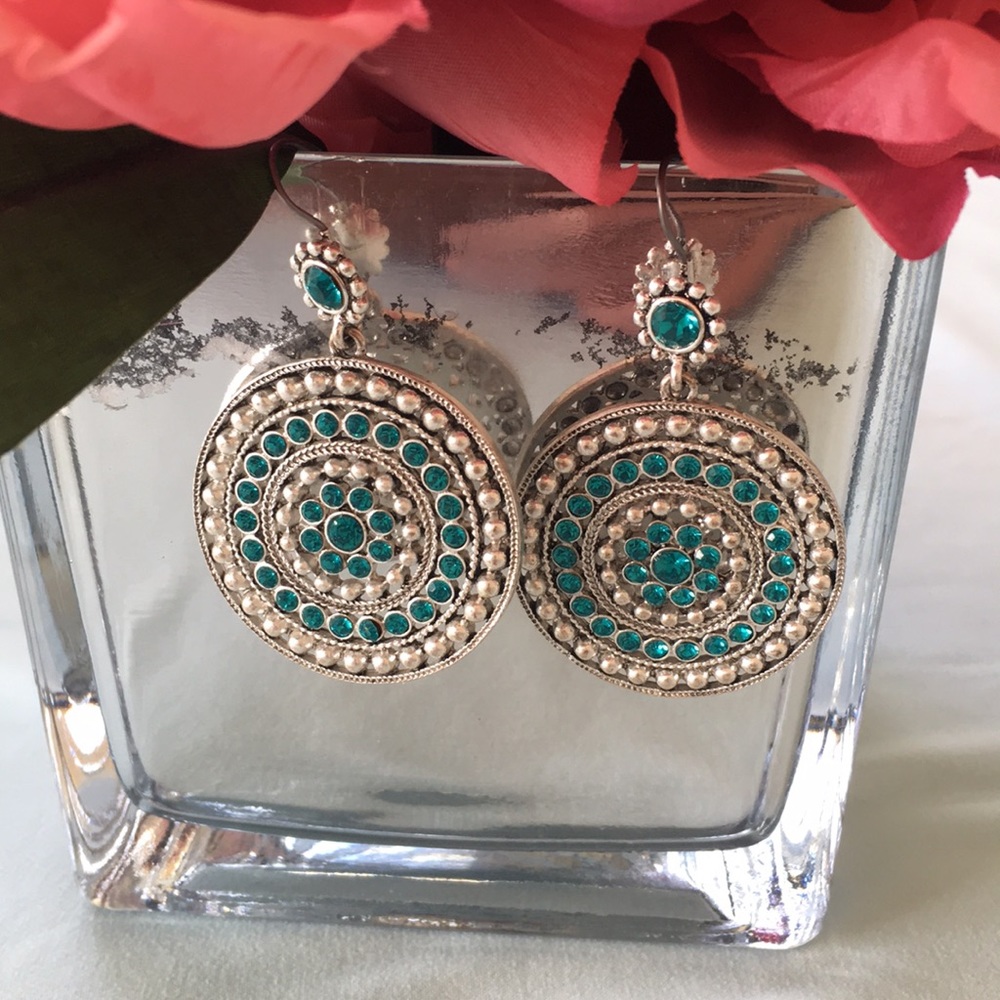 Very pretty Jessica Simpson earrings